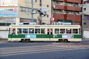 広島電鉄800形 801号の側面 2015年8月撮影。