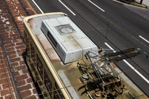 広島電鉄800形 813号 の屋根 2025年4月撮影。
