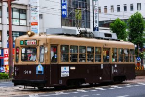 広島電鉄900形 910号 7号線広電前行き 本川町付近にて 2015年07月撮影。
