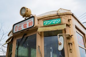 日南線 串間駅前にある広島電鉄750形769号の保存車。（宮崎県串間市）