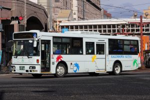 鹿児島交通 西工96MC (KL-JP252NAN改･鹿児島200 か 1918･元西東京バス)の公式側画像。2025年1月撮影。