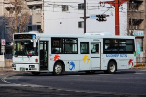 鹿児島交通 西工96MC (KL-JP252NAN改･鹿児島200 か 2037･元東急バス)の公式側型式写真。2025年1月撮影。