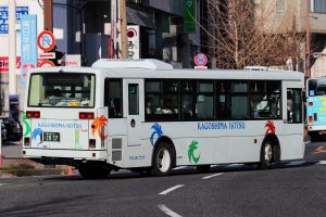 鹿児島交通 西工96MC (KL-JP252NAN改･鹿児島200 か 2037･元東急バス)の非公式側。2025年1月撮影。