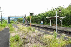 JR美祢線・南大嶺駅のホーム（山口県美祢市）