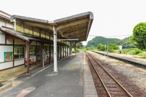 JR美祢線・長門湯本駅の駅舎ホーム側（山口県長門市）