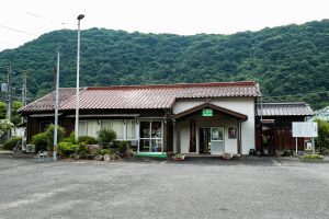 JR美祢線・於福駅の駅舎外観（山口県美祢市）