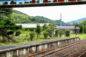 JR美祢線・於福駅の長門市寄りホーム端（山口県美祢市）