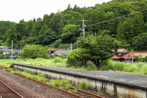 JR美祢線・渋木駅の上りホーム長門市方端部（山口県長門市）