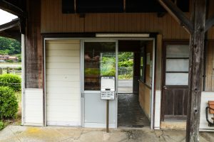JR美祢線・渋木駅の駅舎のホーム側（山口県長門市）