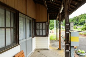 JR美祢線・渋木駅の駅舎のホーム側（山口県長門市）