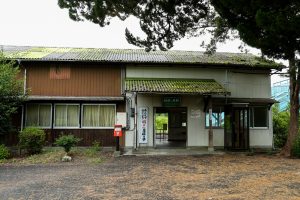 JR美祢線・四郎ヶ原駅の駅舎外観（山口県美祢市）