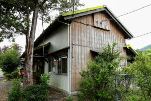 JR美祢線・四郎ヶ原駅の駅舎外観（山口県美祢市）