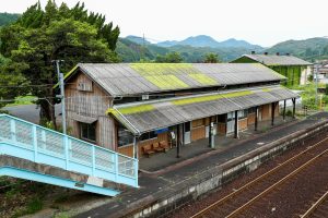 JR美祢線・四郎ヶ原駅の駅舎ホーム側（山口県美祢市）
