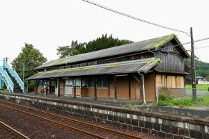 JR美祢線・四郎ヶ原駅の駅舎ホーム側（山口県美祢市）