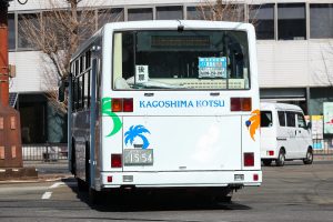 鹿児島交通 西工96MC (KC-UA460HAN･鹿児島200 か 1554･元大阪市交通局)の背面。2022年1月撮影。