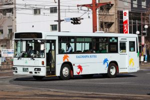 鹿児島交通 西工96MC (KC-UA460HAN･鹿児島200 か 1554･元大阪市交通局)の公式側型式写真。2022年1月撮影。