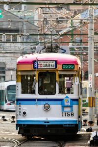 広島電鉄1150形 1156号 3号線広島港行き 千田車庫付近にて出庫シーン 2015年8月撮影。