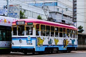広島電鉄1150形 1156号 3号線西広島行き 広電本社前付近にて 2015年8月撮影。