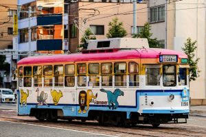 広島電鉄1150形 1156号 3号線広島港行き 広電本社前付近にて 2015年8月撮影。