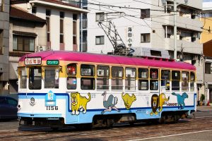 広島電鉄1150形 1156号 広電本社前付近にて 2016年3月撮影。