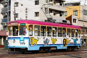 広島電鉄1150形 1156号 0号線広電前行き 広電本社前付近にて 2016年3月撮影。