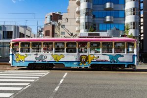 広島電鉄1150形 1156号 側面真横 2021年10月撮影。