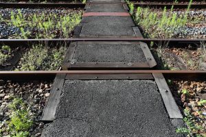 JR西日本･姫新線 美作江見駅の構内踏切のい踏板（岡山県美作市）