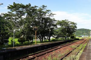 JR西日本･姫新線 美作江見駅の下りホーム新見方を見る（岡山県美作市）