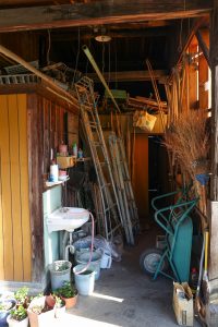 JR西日本･姫新線 美作江見駅の駅舎の納屋（岡山県美作市）