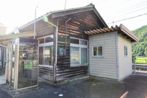 JR西日本･姫新線 美作江見駅の駅舎外観（岡山県美作市）