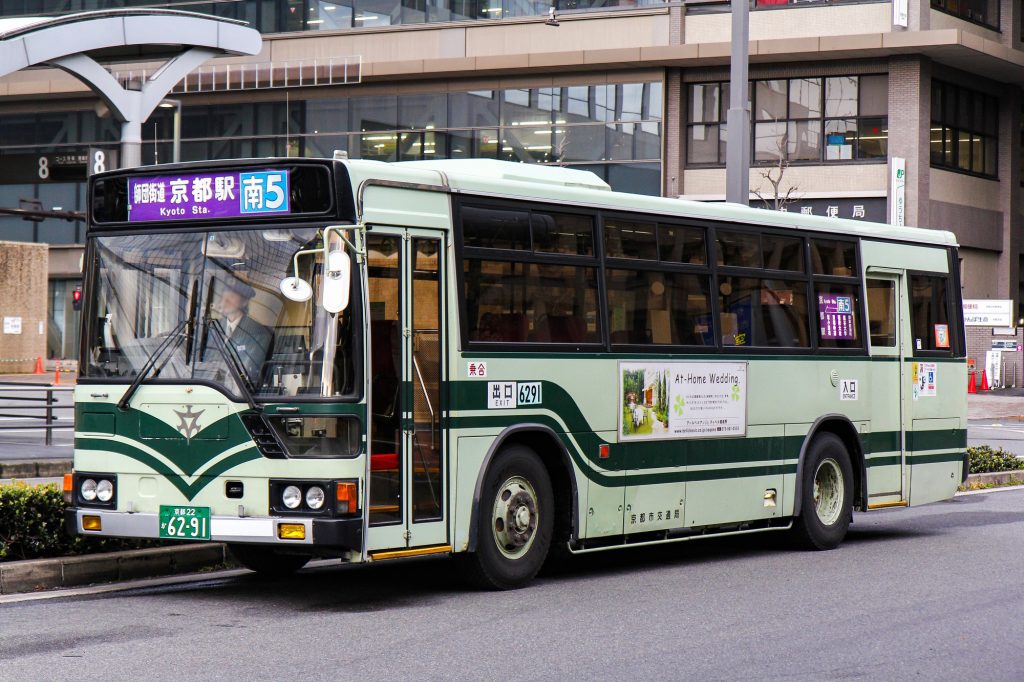 京都市交通局 エアロスターM (KC-MP617K 京都22 か 6291) 2013年4月撮影。