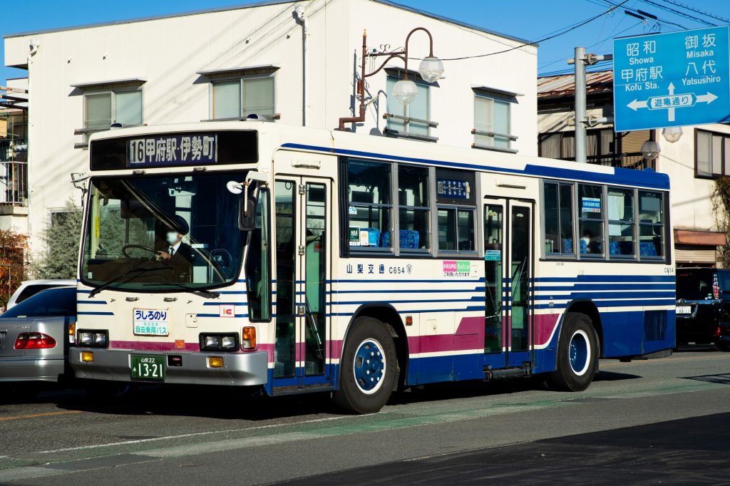 山梨交通 いすゞキュービック リフト(U-LV224K) C654号車（2021年2月撮影）
