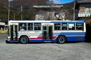 山梨交通 いすゞキュービック リフト(U-LV224K) C654号車 公式側側面（2021年2月撮影）