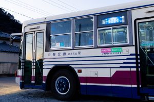 山梨交通 いすゞキュービック リフト(U-LV224K) C654号車 側面幕（2021年2月撮影）