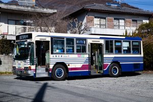 山梨交通 いすゞキュービック リフト(U-LV224K) C654号車 全ドア開状態（2021年2月撮影）