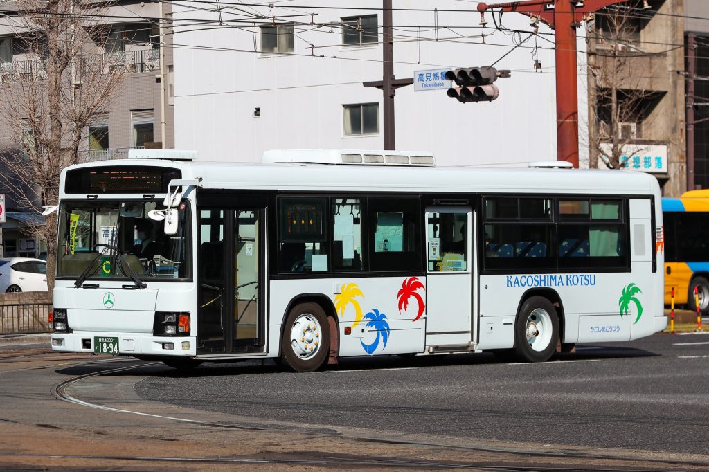 鹿児島交通 いすゞ エルガType-B(KL-LV834L1 鹿児島200 か 1894･元東京都交通局) 2022年1月撮影。