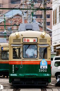 広島電鉄1900形 1902号の前面 2015年8月撮影。