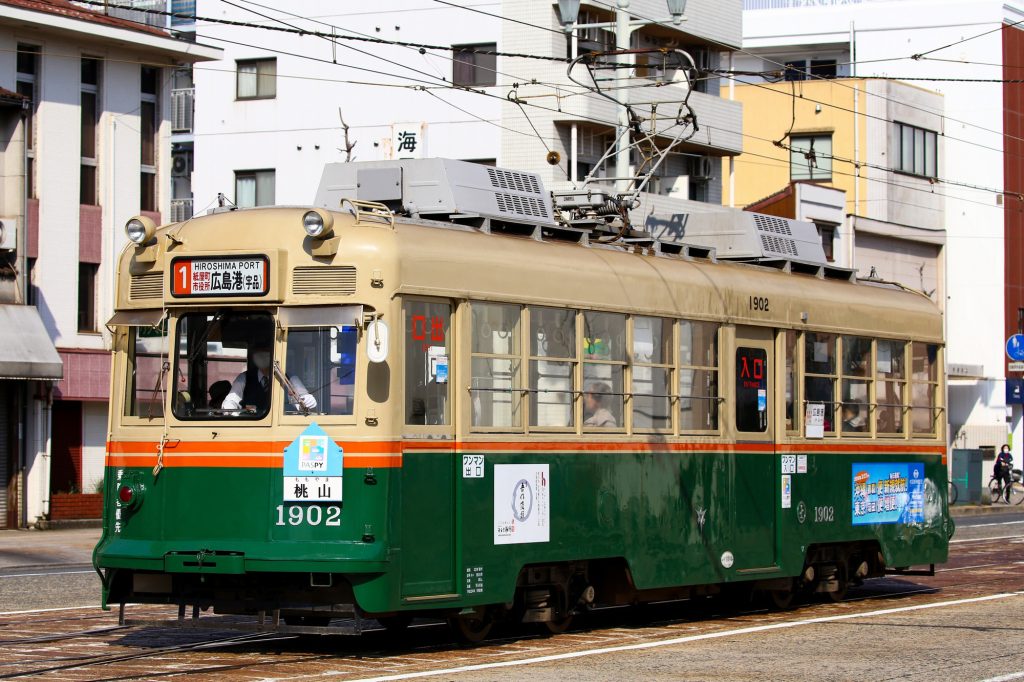 広島電鉄1900形 1902号 1号線 広島港行き 2016年3月撮影。