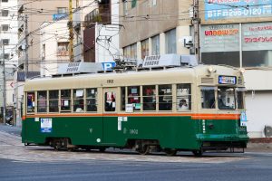 広島電鉄1900形 1902号 3号線 広島港行き 2021年1月撮影。