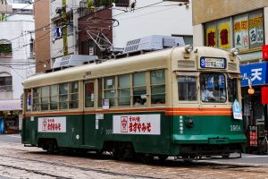 広島電鉄1900形 1904号 3号線 宇品二丁目行き 2014年7月撮影。