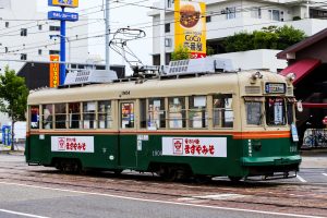 広島電鉄1900形 1904号 3号線 広島港行き 2015年8月撮影。