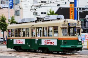 広島電鉄1900形 1904号 3号線 宇品二丁目行き 2015年8月撮影。