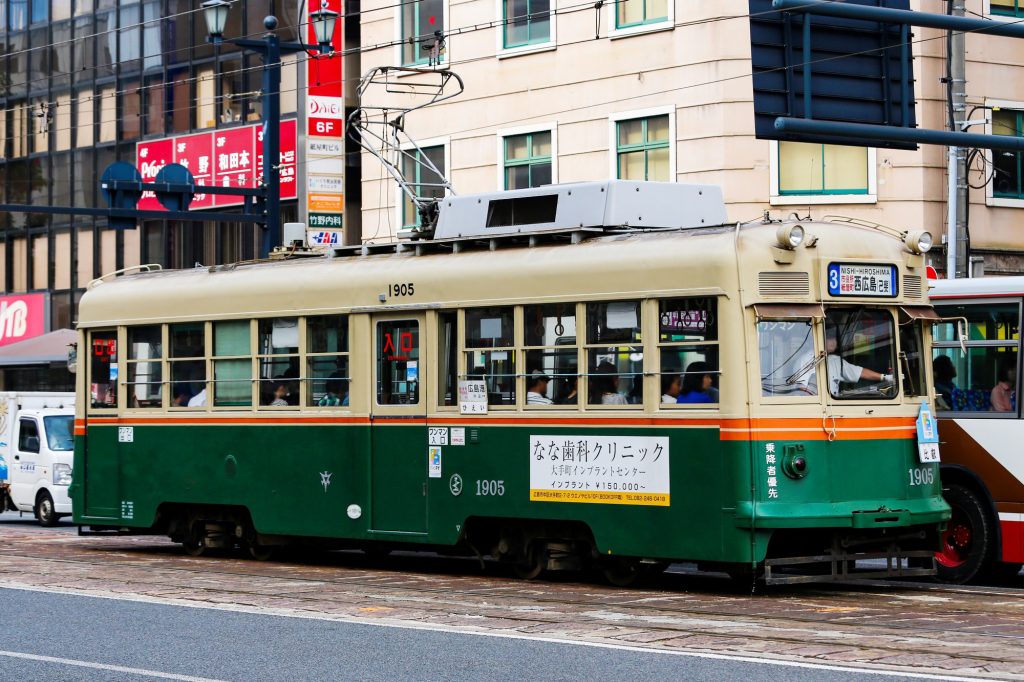 広島電鉄1900形 1905号 3号線 西広島行き 2015年08月撮影。