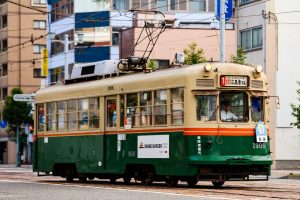 広島電鉄1900形 1906号 1号線 広島港行き 2015年8月撮影。