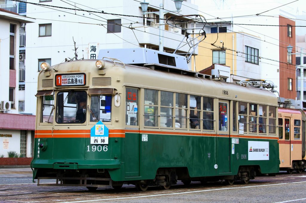 広島電鉄1900形 1906号 1号線 広島港行き 2016年3月撮影。