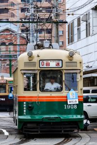 広島電鉄1900形 1908号 の前面 2015年8月撮影。
