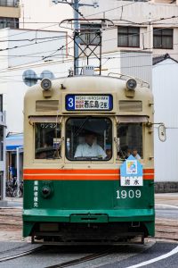 広島電鉄1900形 1909号 の前面 2014年7月撮影。