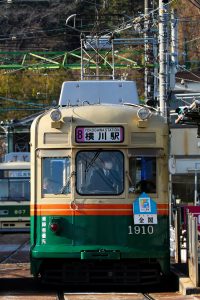 広島電鉄1900形 1910号 の前面 2021年1月撮影。