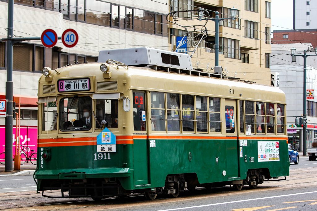 広島電鉄1900形 1911号 8号線 横川行き 2014年3月撮影。