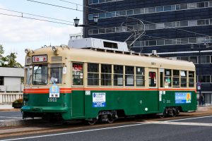 広島電鉄1900形 1911号 回送 2021年10月撮影。